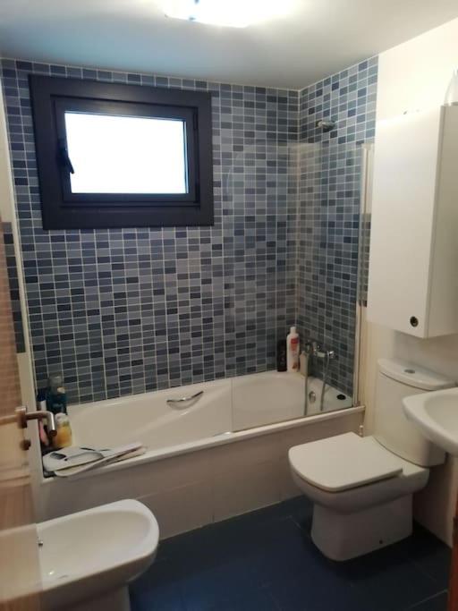 Habitacion En Piso Compartido Cerca De Playa De Samil Vigo Exterior foto